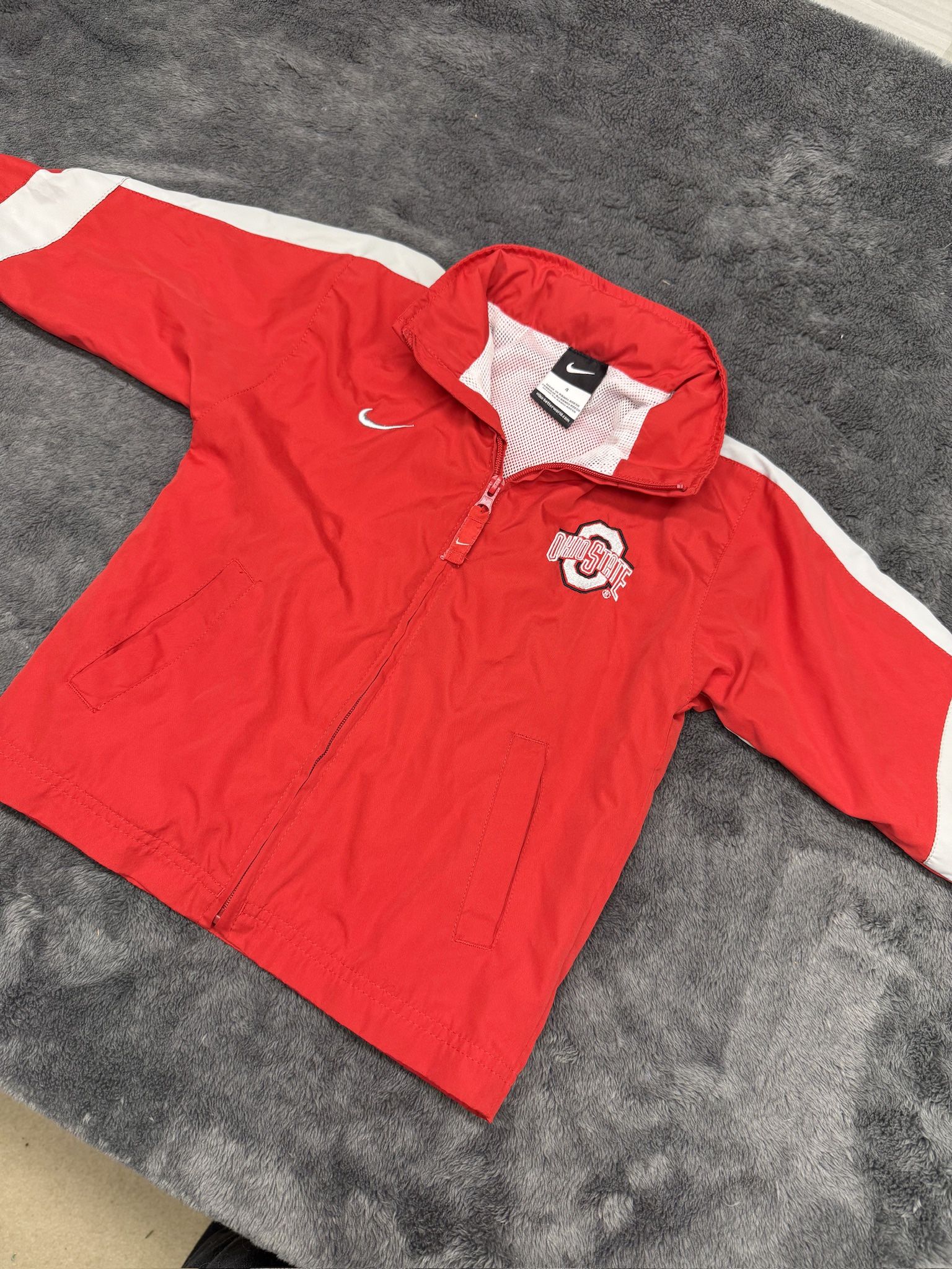 Nike Ohio State Boys Size 4 Rain Jacket with Hood that folds on collar.