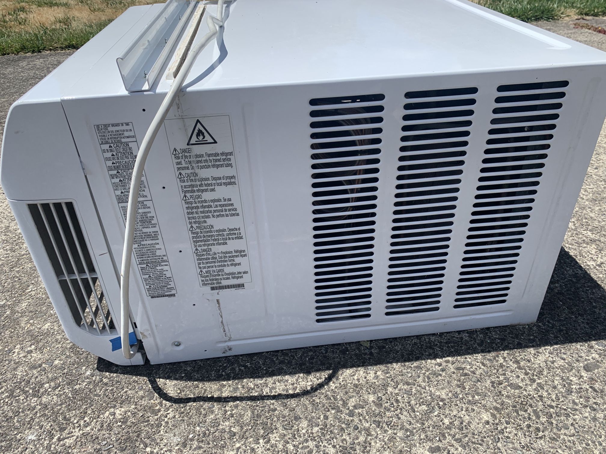 LG Air conditioner 18000 BTUs 1000sf