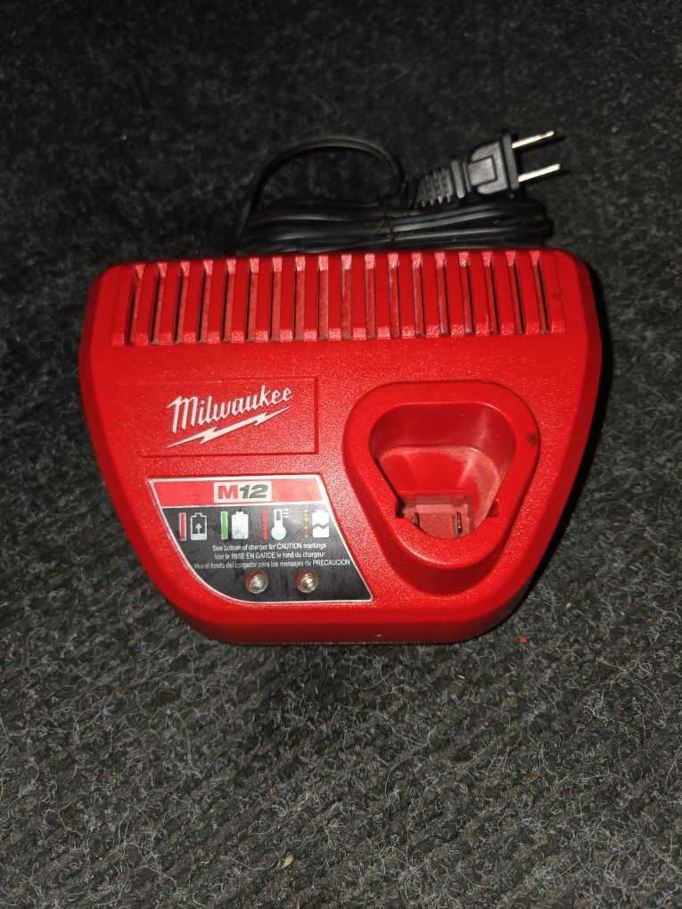 Milwaukee M12 Charger 