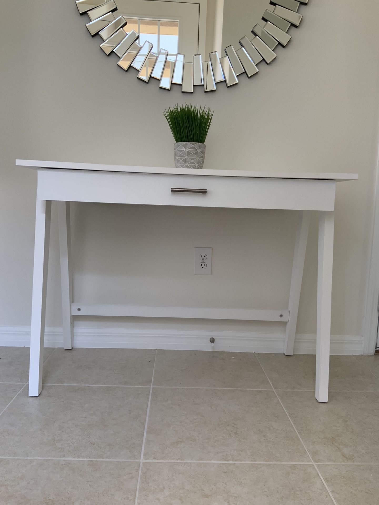 WHITE CONSOLE TABLE ENTRYWAY
