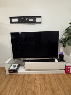 TV 65” ON SALE and STAND!