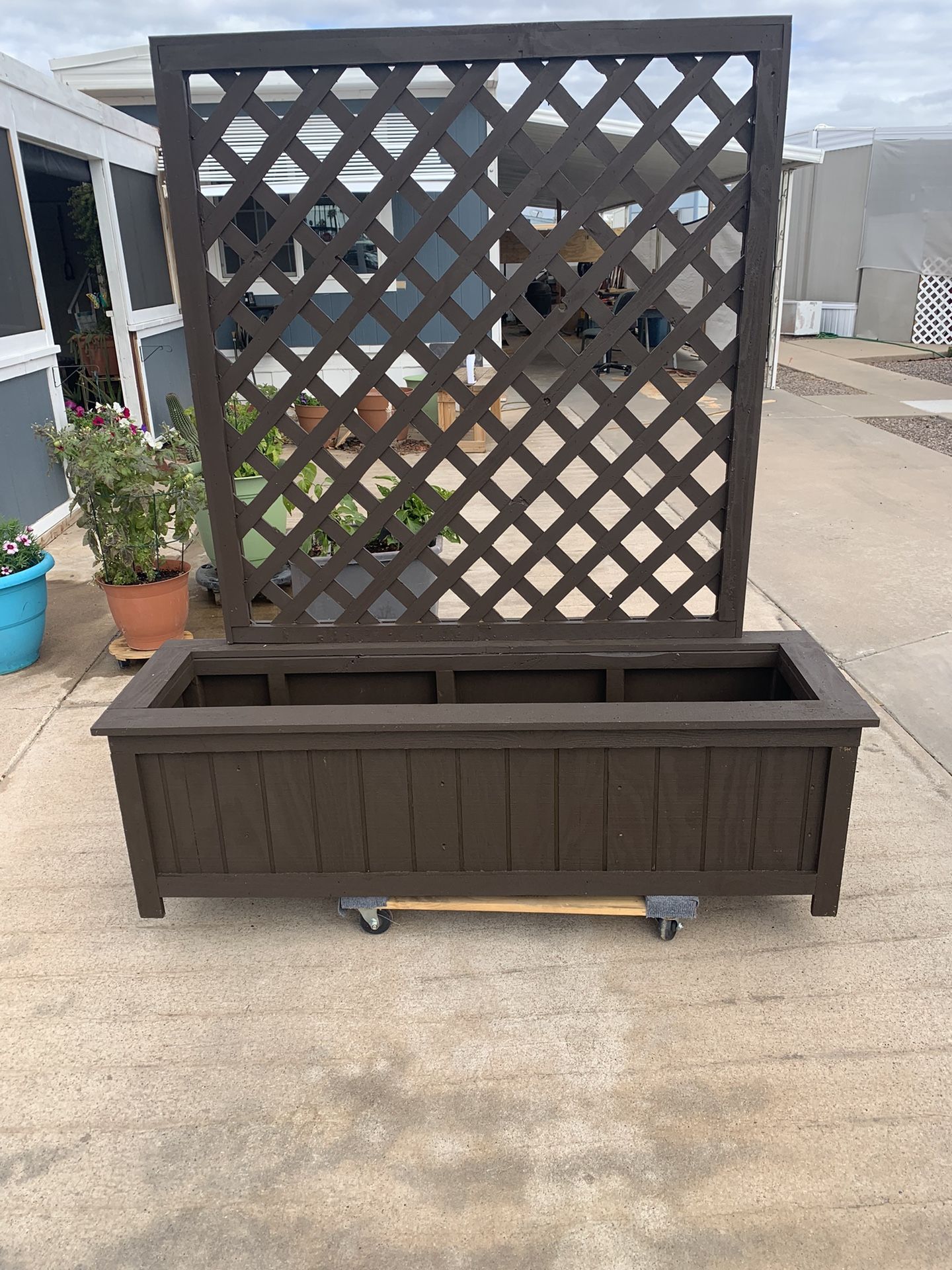 Planter With Trellis