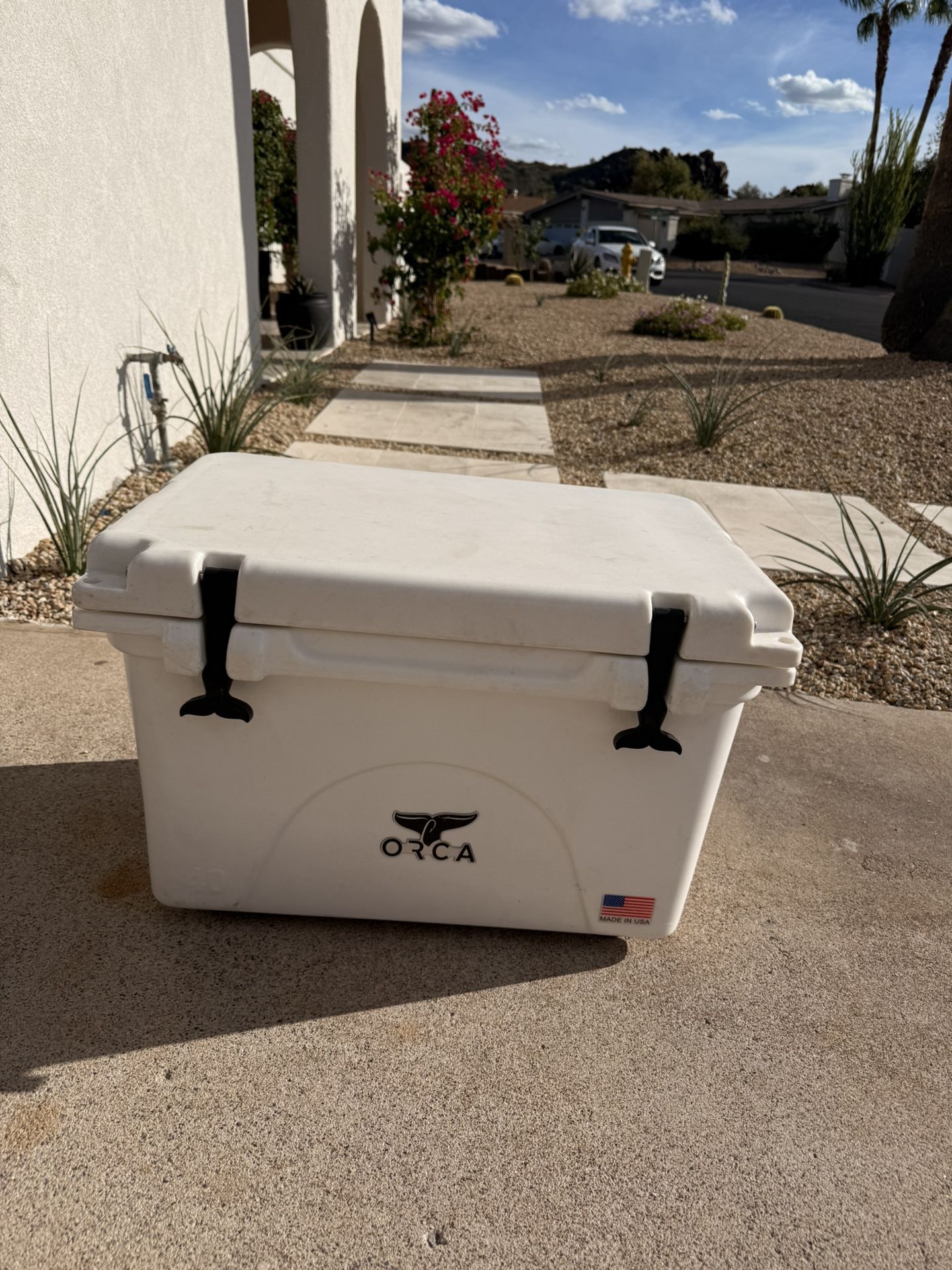 ORCA 40qt Cooler – White – Lightly Used + Basket