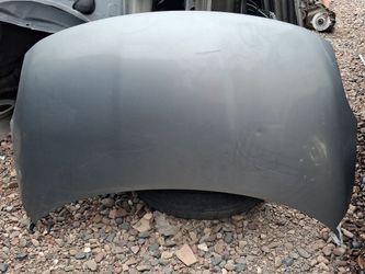 2014 nissan versa hood