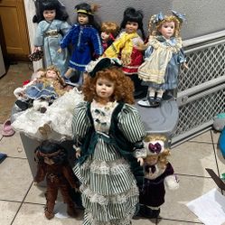 Son 12 Muñecas de Porcelana 