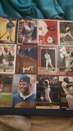 12 card baseball lot-Ken Griffey jr.