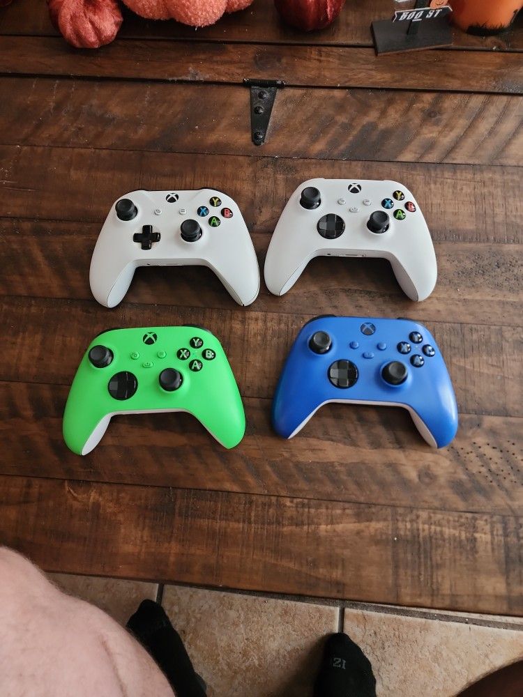 4 Xbox Series S And X Controllers!