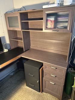 Corner desk