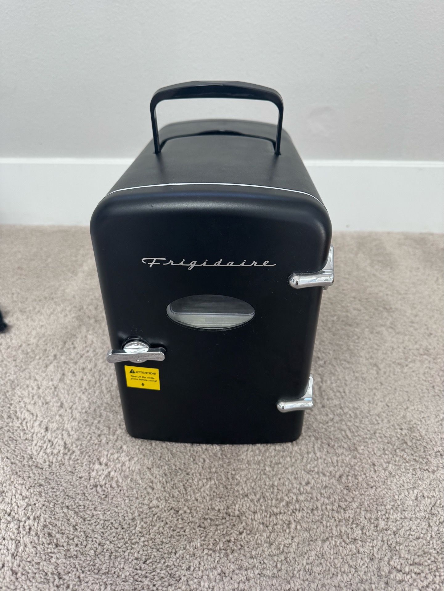 Like new mini fridge
