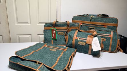 Oscar de la Renta vintage travel suitcases set of 5