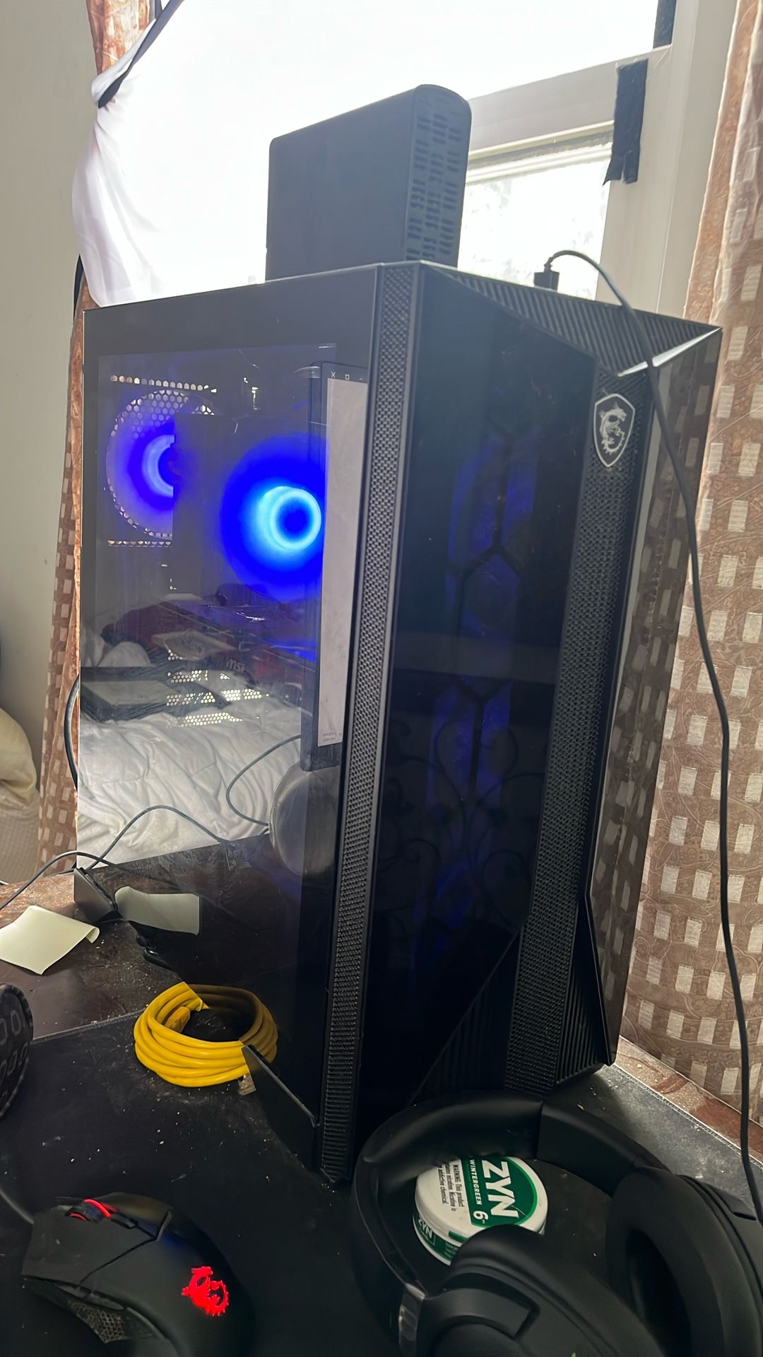 Despot MSI Regis NVidea 4070 Rtx 16 By Ram 12 Tb External, 1tb Internal, Dua Light up Fans, Keyboard And Mouse All MSI