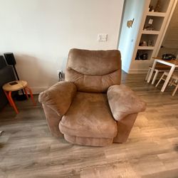 FOR SALE: Gently Used Recliner Chair – Great Deal! 