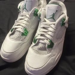 Women’s Jordan 4 Green Metallic 