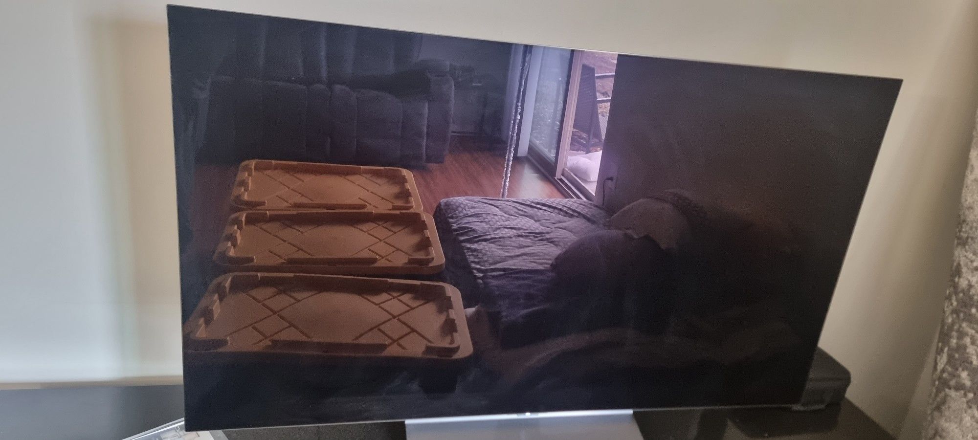 50% Price: TV OLED 55 Inch Plus TV Stand