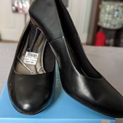 Women Brand New Heels Size 7.5W