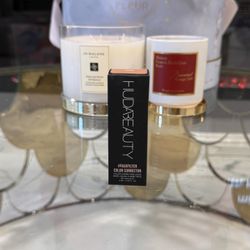 HUDA BEAUTY  #FauxFilter Brightening Under Eye Color Corrector🧡