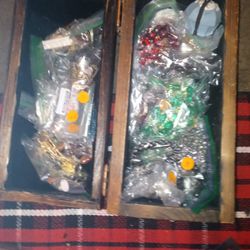 Over 300 Pieces Of Nice Costume Jewlery