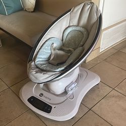 4moms MamaRoo baby rocker