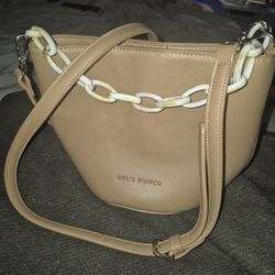 
Melie Bianco
Lana Bucket Crossbody
