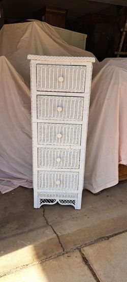 Adorable White wicker chest 5 drawers