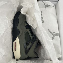 *BRAND NEW* Undefeated x Jordan AJ 4 Retro (2025) Size 9.5