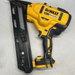 DEWALT 20V MAX XR Lithium-Ion Cordless 15-Gauge Angled Finish Nailer Tool Only 