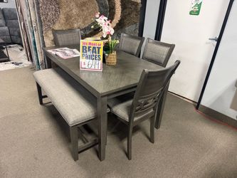 Amazing dining set! 💙💫🎉 easy financing!