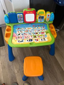 VTech Get Ready for School Learning Desk ( NEEDS NEW BATTERY)