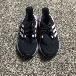 Adidas Women’s Ultraboost 22 Running Shoes Black Bliss Lilac Size 6 1/2
