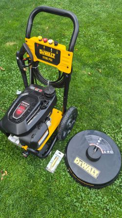 DeWALT 3100 PSI 2.3 GPM Gas Pressure Washer with Honda Engine.