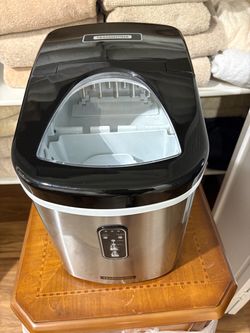 Tramontina Countertop Ice maker 26 lb Black/Silver SS EFIC108
