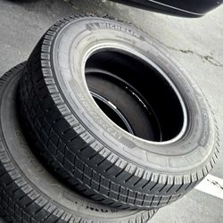 MICHELIN AGILIS CROSS CLIMATE LT225/75R16 115/112R - Tire