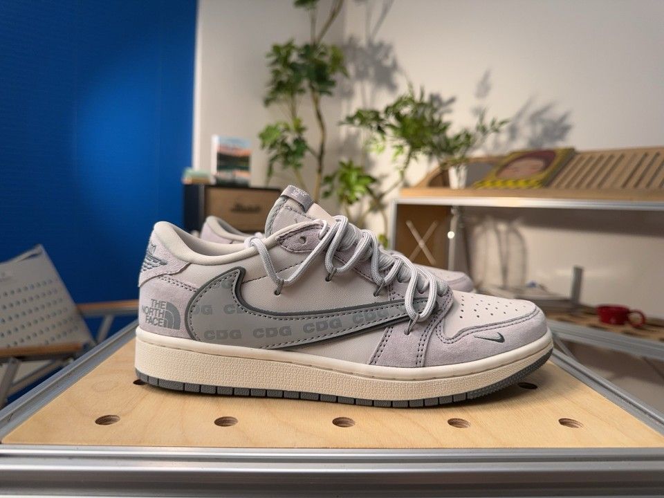 The classic low-top basketball shoe model of Air Jordan 1 Low