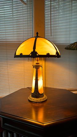 Antique Style Slag Glass Panel Table Lamp