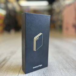 Samsung Galaxy Z Flip 6 5G (Unlocked) (Take It Home In Payment/ llévatelo a casa en pagos) 