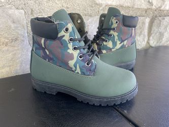 Official Supply kids Boots ( pick up only ) read description for Size