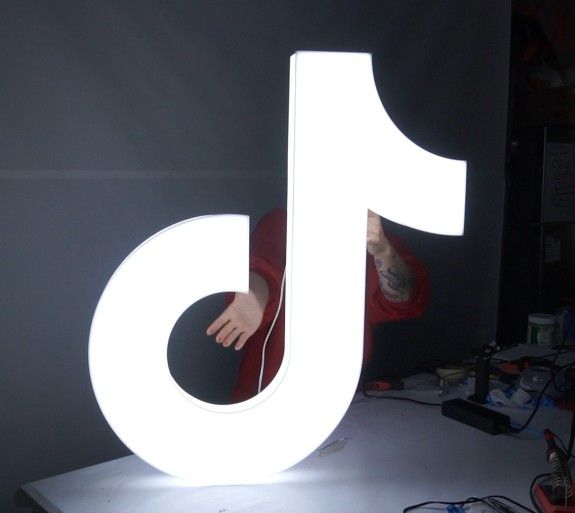 3D Letter Sign – Full Illuminated – 36x24in