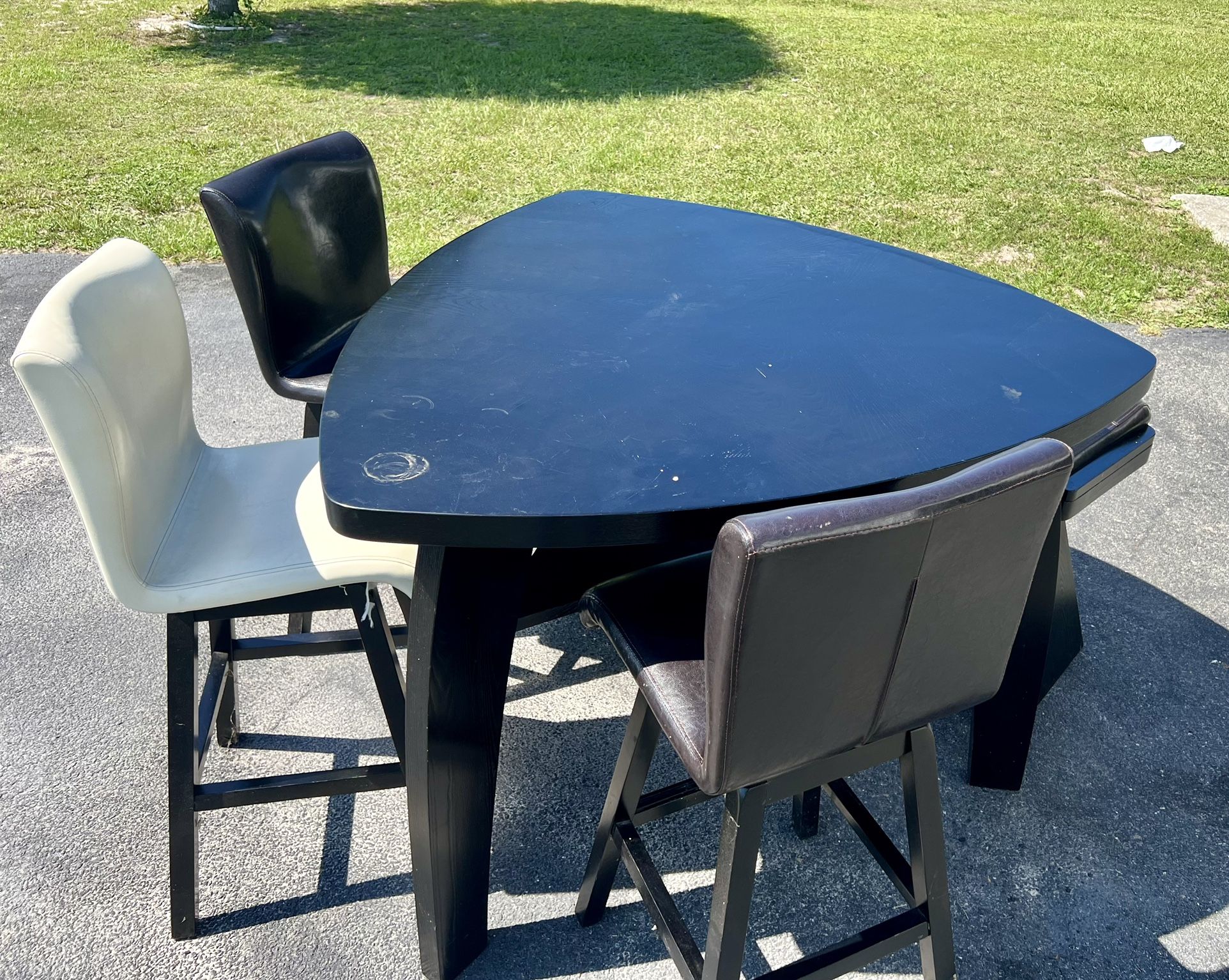 Beautiful Triangular Black Dining Set