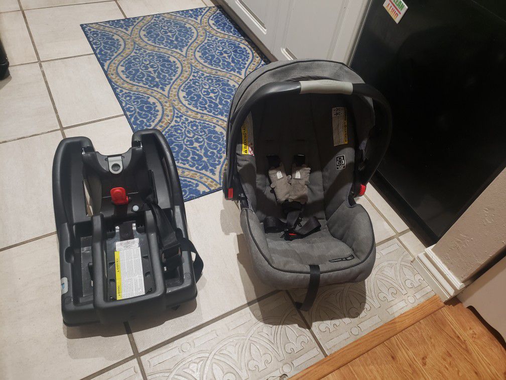 Graco car seat and bases