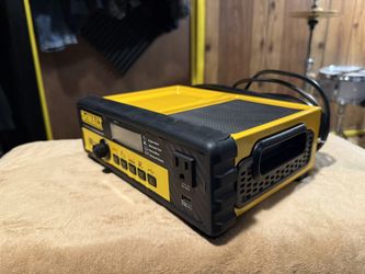 DeWALT Battery Charger & Engine Starter