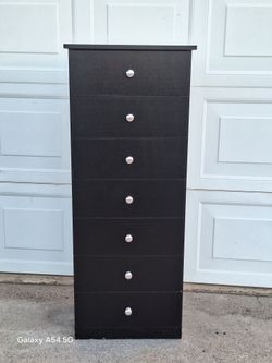 DRESSER