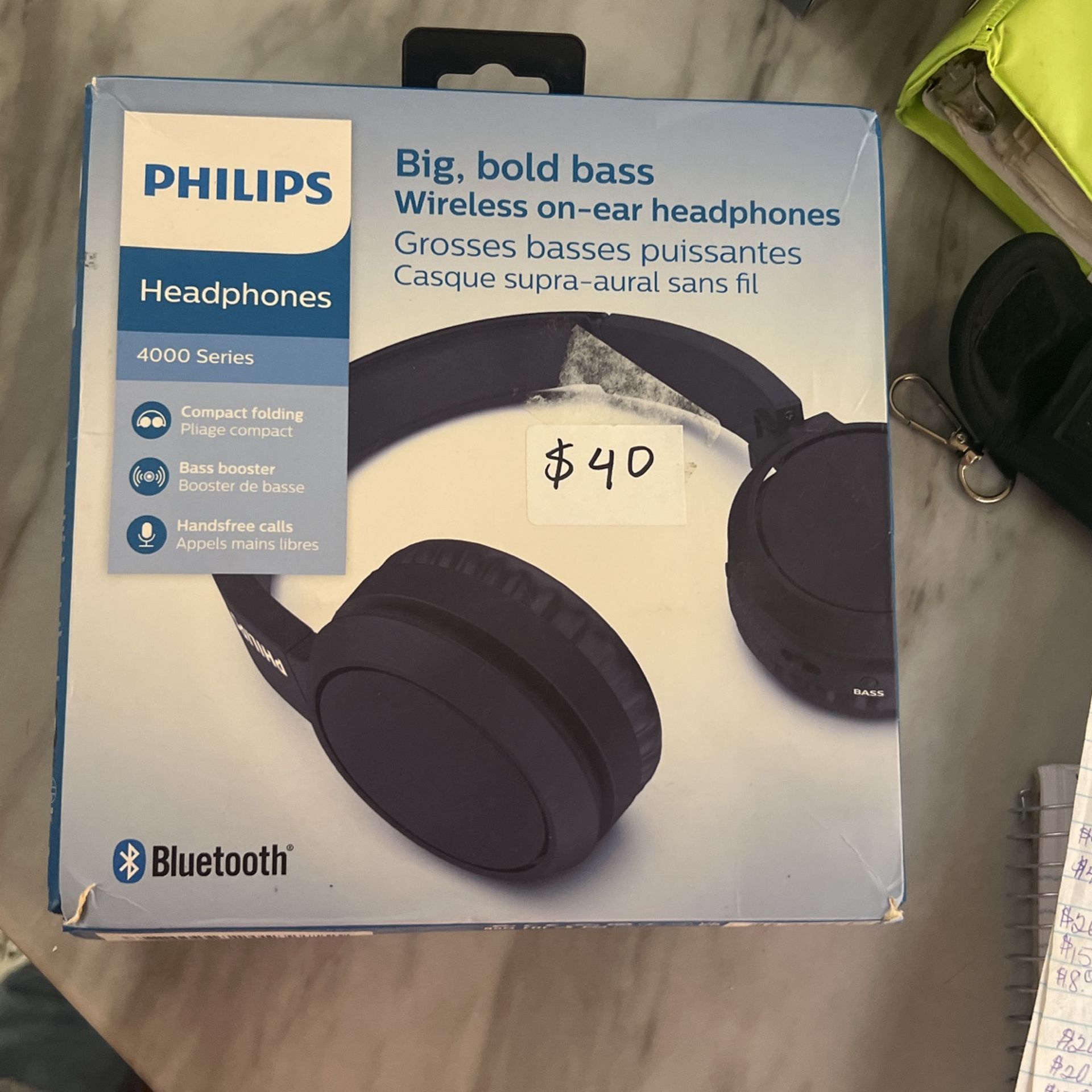 Philip’s Headphones 4000 Series Big, Bold Bass Wireless on-ear Headphones 