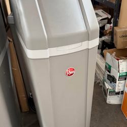 Rheem 42,000 Grain Preferred Platinum Wi-Fi Enabled Smart Water Softener for Hard Water and Iron Reduction
