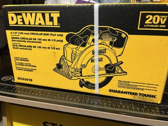 DEWALT 20V MAX Circular Saw, Cordless Sidewinder Style Portable, 6-1/2-Inch Blade, 5150 RPM, 0-50 Degree Bevel Capability, Battery Not Included (DCS39