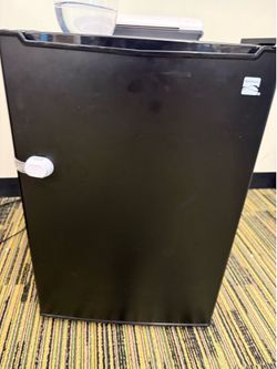 Kenmore 2.5 cu-ft Refrigerator