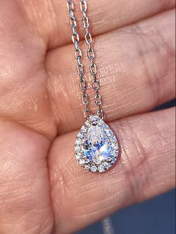 Teardrop Shape18kt Gold Plated Sterling Silver Pendant Necklace.