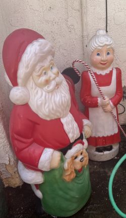 Christmas blow mold Pair Sold As A Set $ Is FIRM/FIRME 