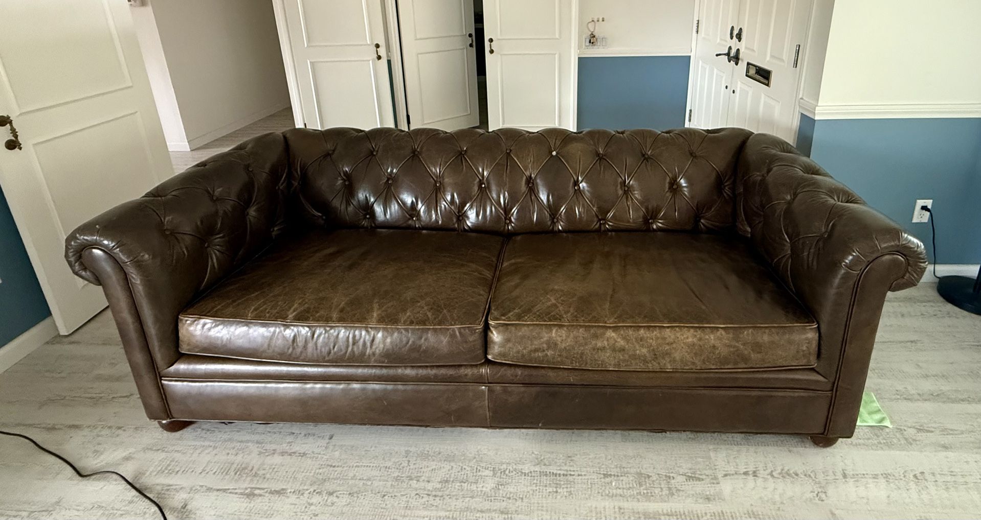 Chesterfield Roll Arm Leather Sofa (96")