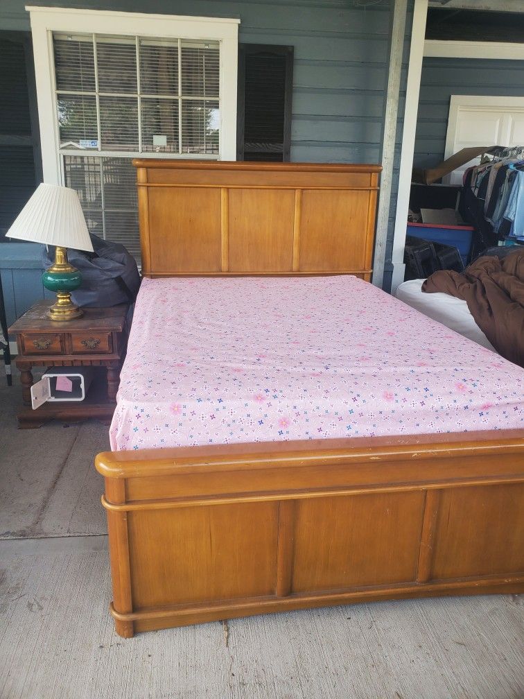 Full Size Bed Frame PENDING PICK UP 