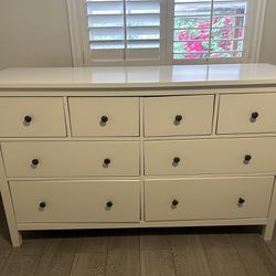 White Dresser / 8 Drawer